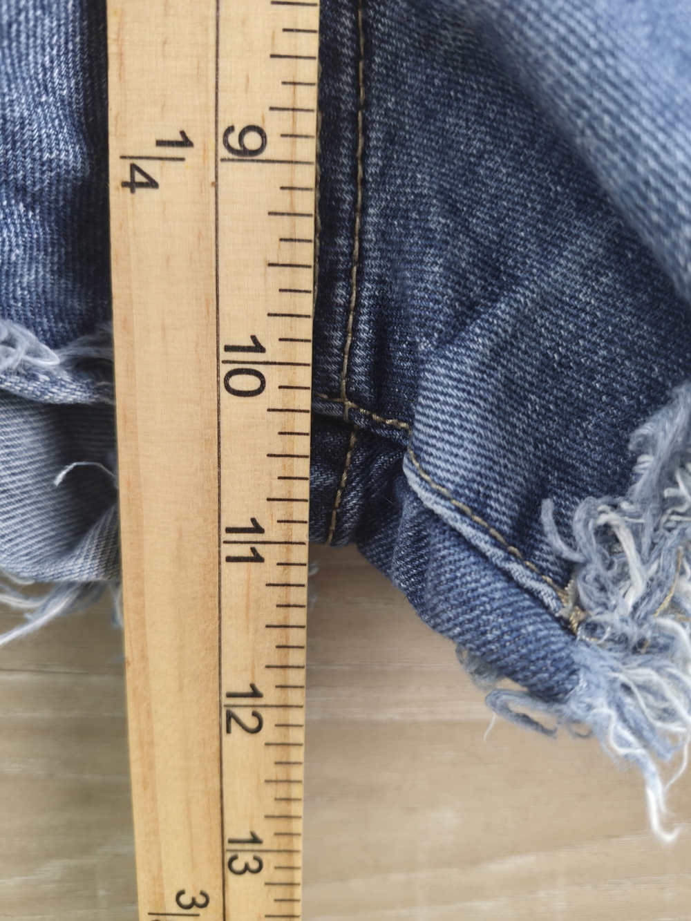 Free People Distressed Denim Cutoff Shorts Blue Cuffed Frayed Size 29 - Picture 4 of 6